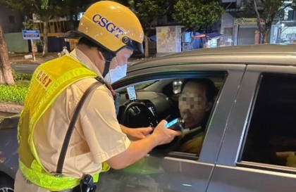 Mức phạt ô tô không chấp hành yêu cầu kiểm tra về nồng độ cồn của người thi hành công vụ
